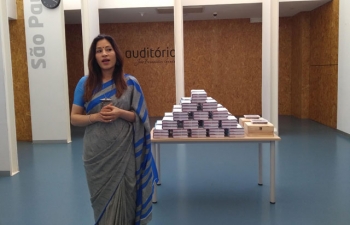 Ambassador offers Ayurveda books to AMAYUR (20.07.2019)