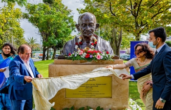 Inaugaration of Gandhi Bust in Albufeira by H.E Jose Carlos Rolos- Mayor of Albufeira and Ambassador K Nandini Singla. ( 02.10.2020)